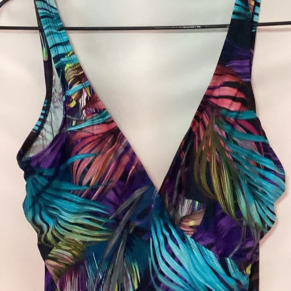MIRADONNA BY Miraclesuit WO SIZE 16 Vibrant Leaf PatternOne piece swimsuit clean - Picture 5 of 11